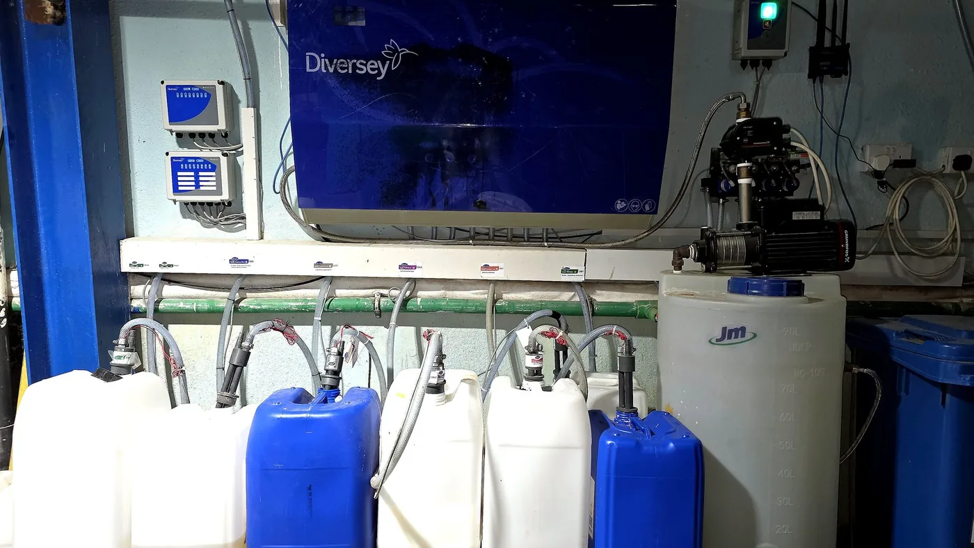 Diversey industrial auto-dosing dispensers on the wash line